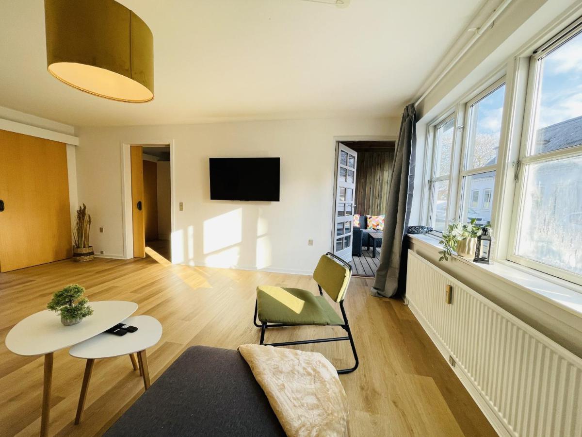 Aday - Central Terrace Apartment In Hjørring Kültér fotó