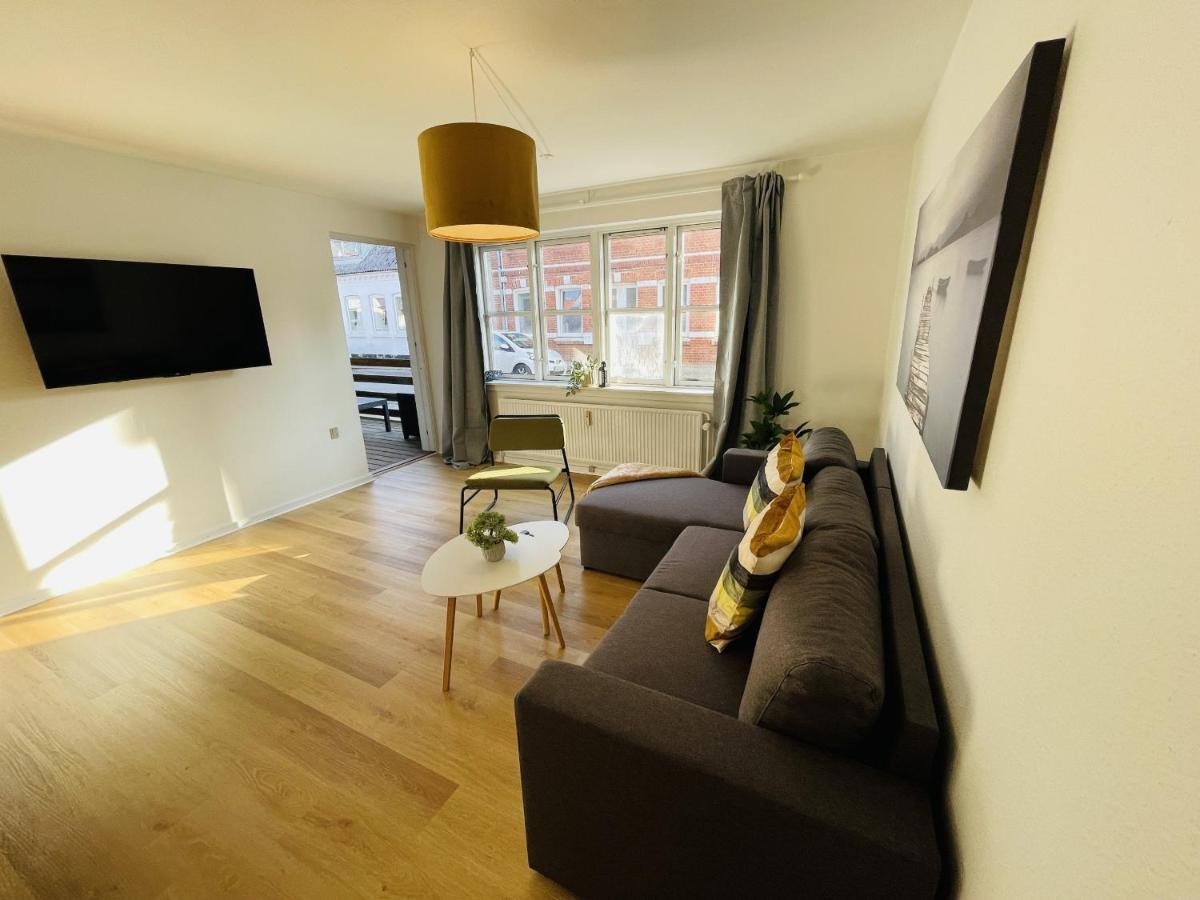 Aday - Central Terrace Apartment In Hjørring Kültér fotó