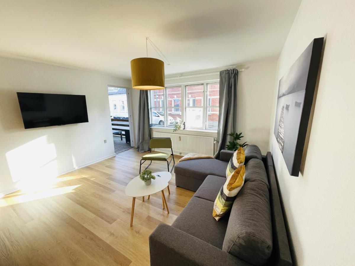 Aday - Central Terrace Apartment In Hjørring Kültér fotó