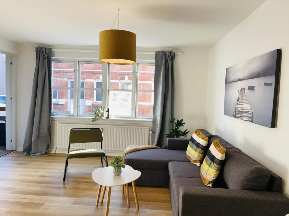 Aday - Central Terrace Apartment In Hjørring Kültér fotó