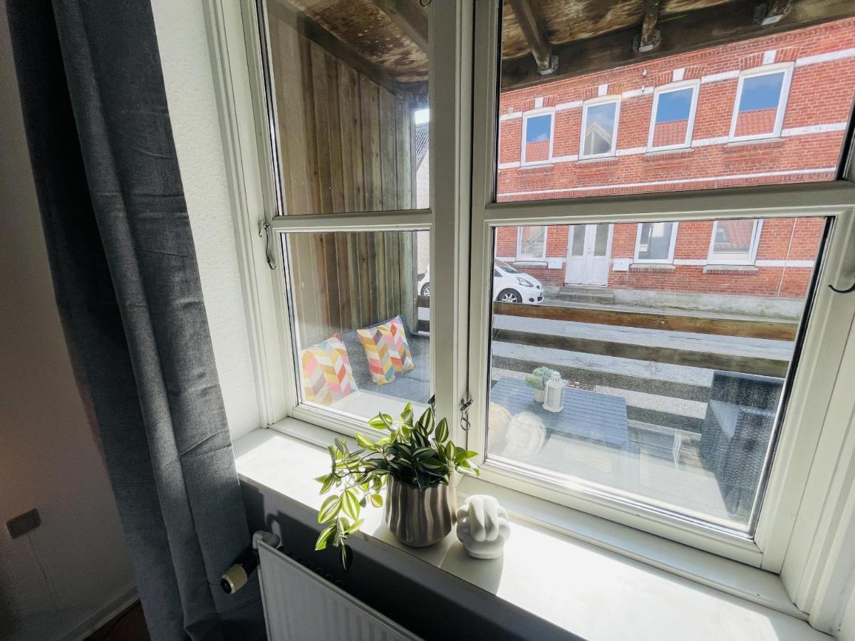 Aday - Central Terrace Apartment In Hjørring Kültér fotó